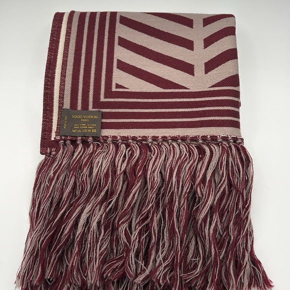 Louis Vuitton Reversible Wool & Silk Muffler Scarf in box - Picture 2 of 14